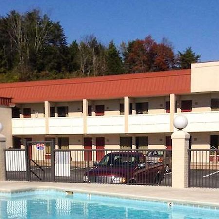 Astoria Hotel Danville West Bagian luar foto