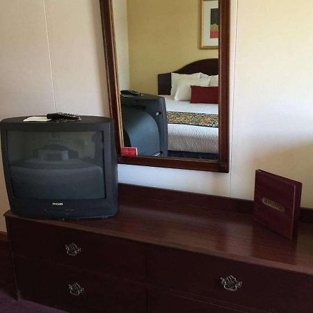 Astoria Hotel Danville West Bagian luar foto