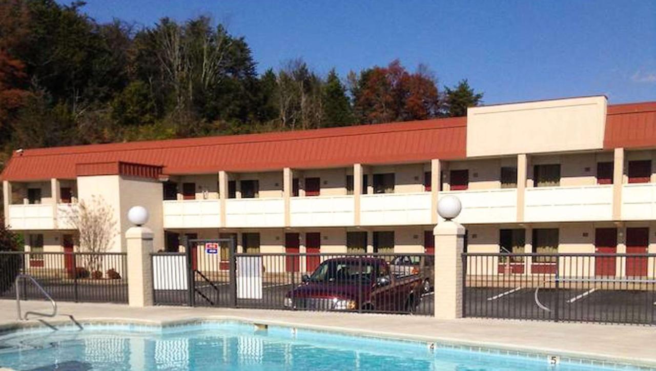 Astoria Hotel Danville West Bagian luar foto