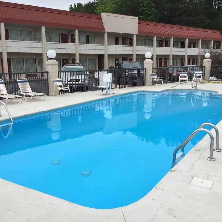 Astoria Hotel Danville West Bagian luar foto