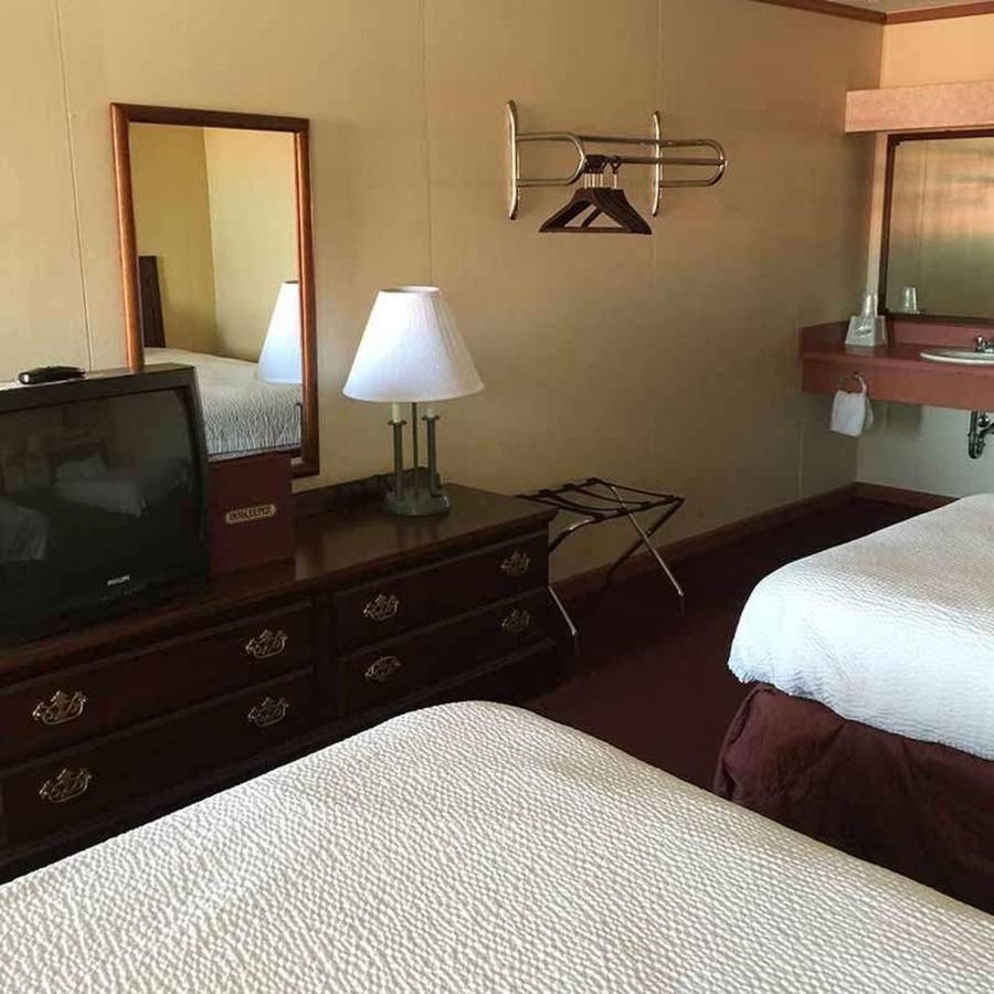 Astoria Hotel Danville West Bagian luar foto