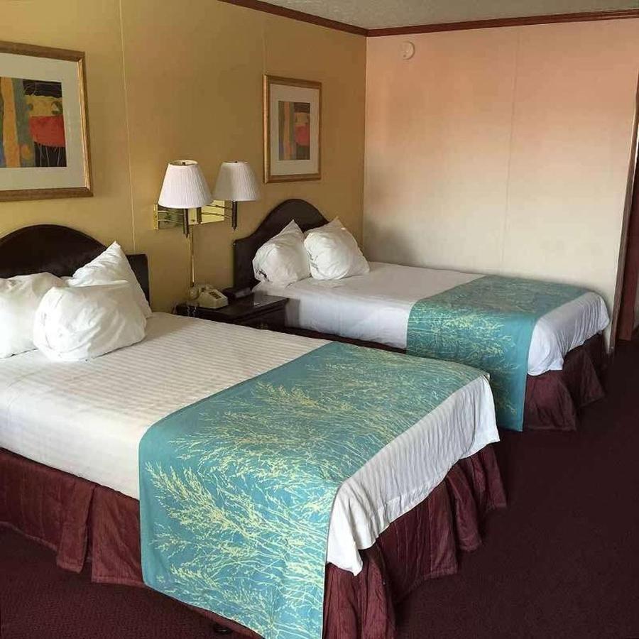 Astoria Hotel Danville West Bagian luar foto