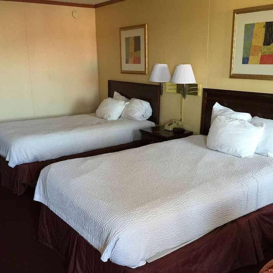 Astoria Hotel Danville West Bagian luar foto