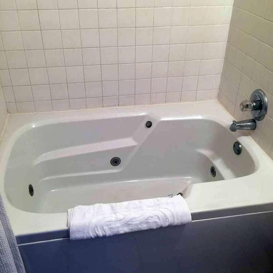 Astoria Hotel Danville West Bagian luar foto