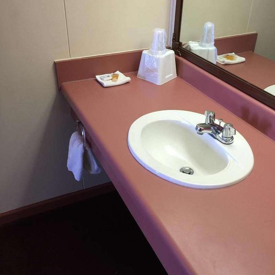 Astoria Hotel Danville West Bagian luar foto