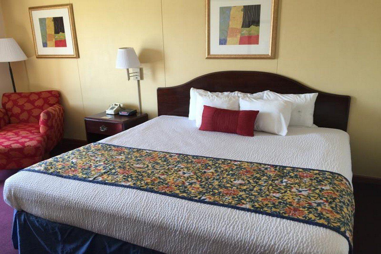 Astoria Hotel Danville West Bagian luar foto