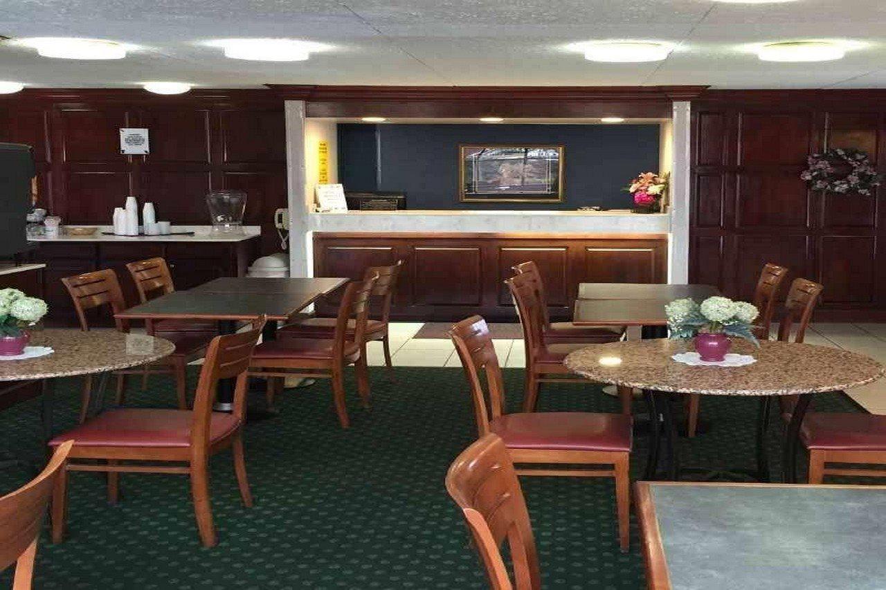 Astoria Hotel Danville West Bagian luar foto
