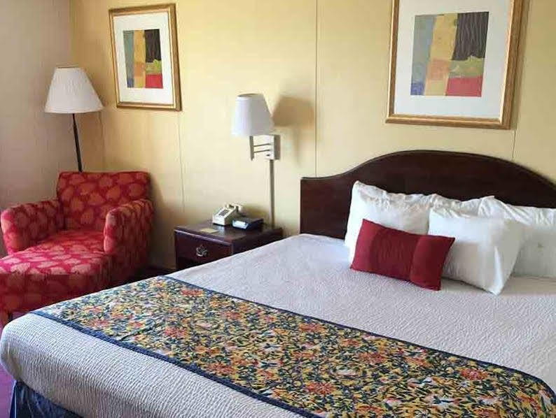 Astoria Hotel Danville West Bagian luar foto